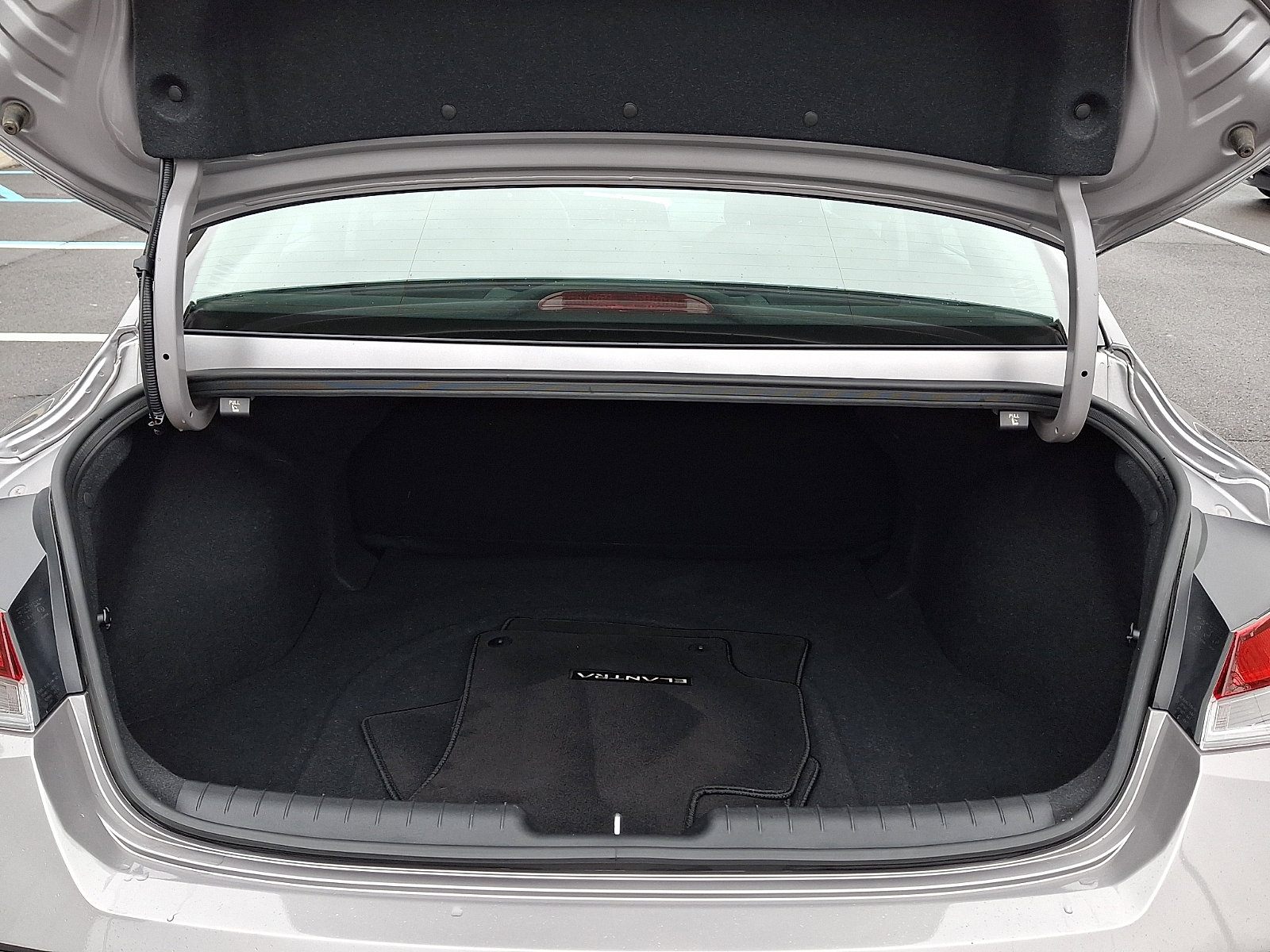 Certified 2024 Hyundai Elantra SE image 29