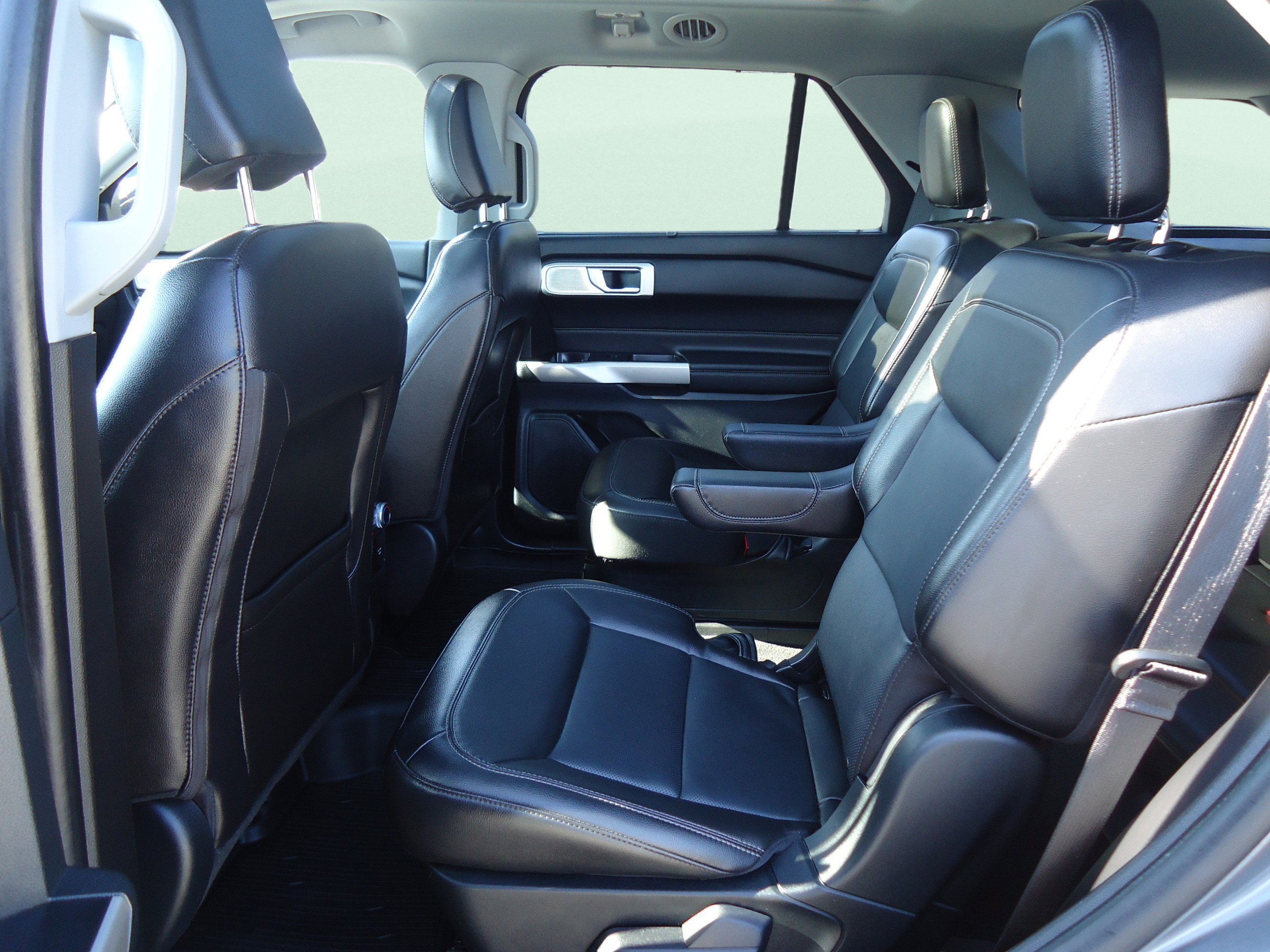 Used 2023 Ford Explorer Limited w/ Limited Technology Package AWD/4WD image 30