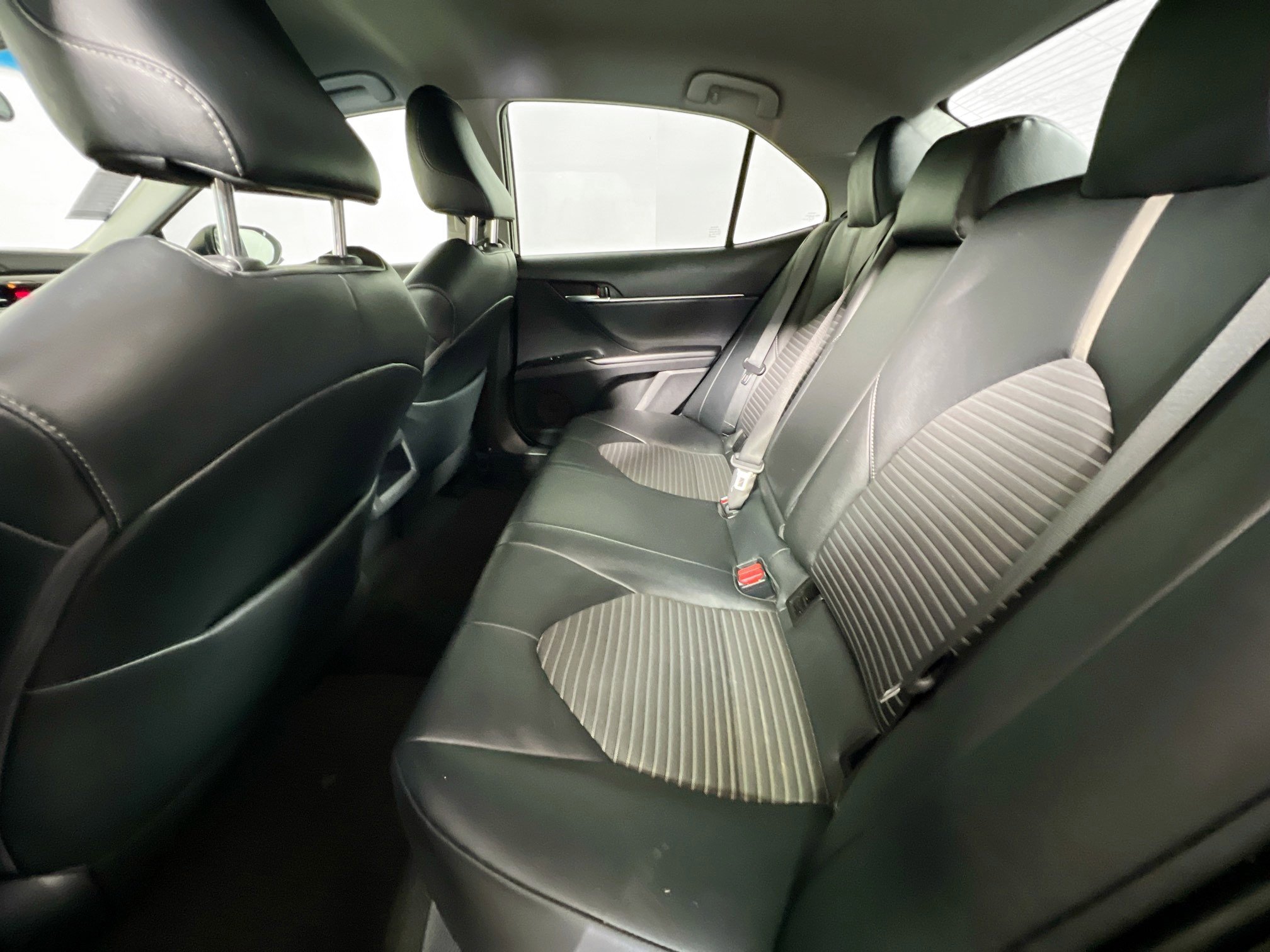 Used 2018 Toyota Camry SE FWD image 28