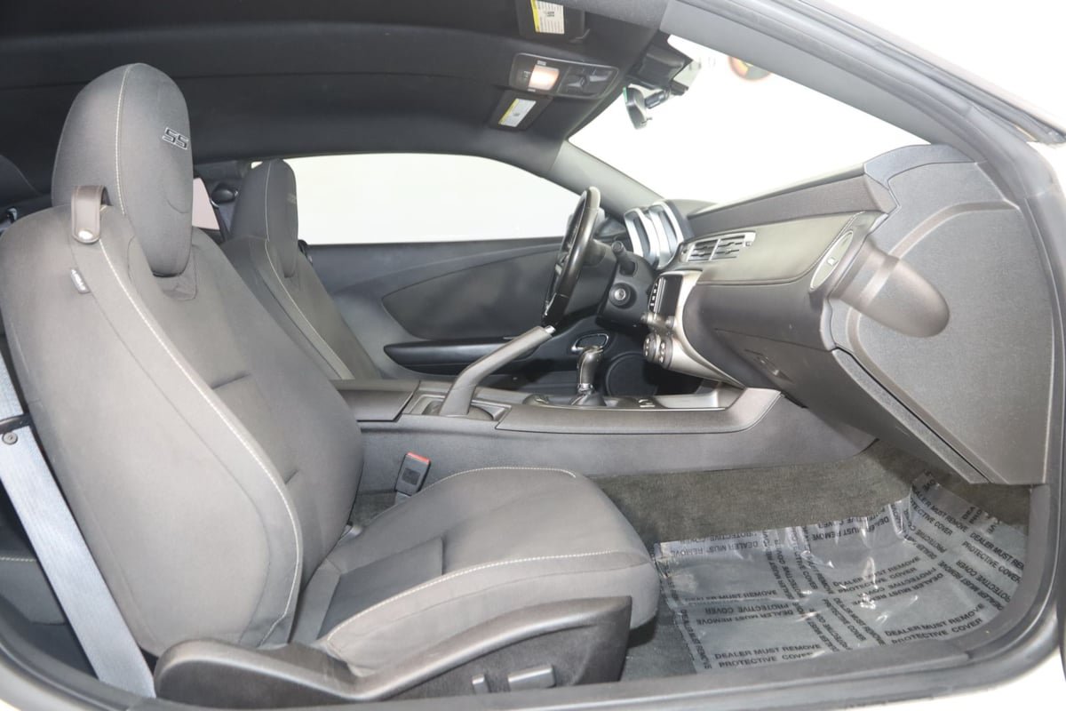 Used 2014 Chevrolet Camaro SS w/ RS Package RWD image 9