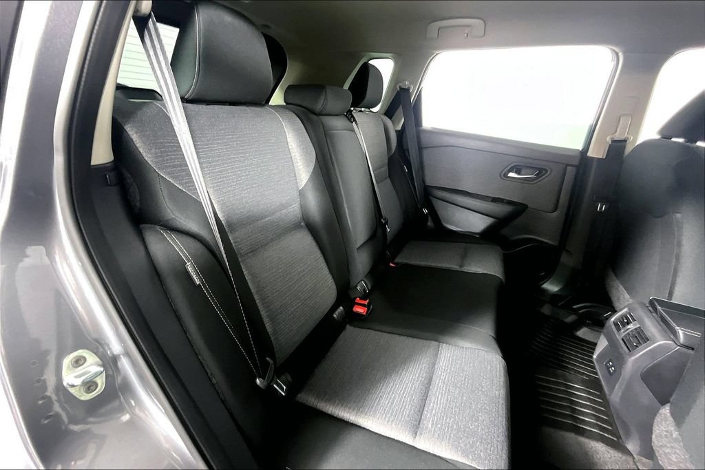 Used 2023 Nissan Rogue SV AWD/4WD image 27