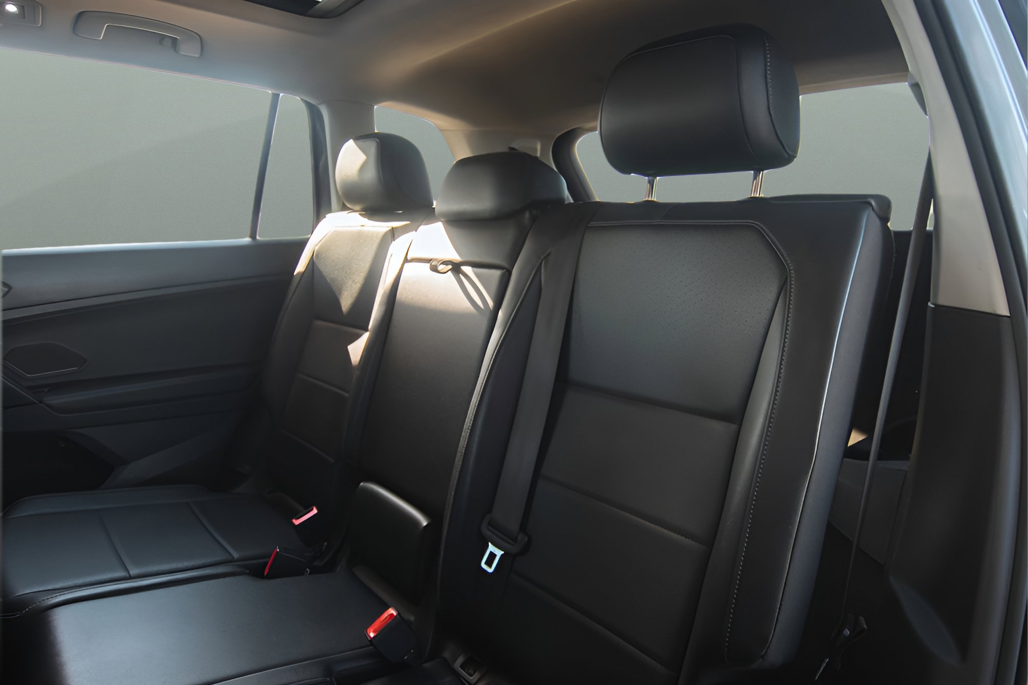 Used 2019 Volkswagen Tiguan SE w/ Panoramic Sunroof Package FWD image 11
