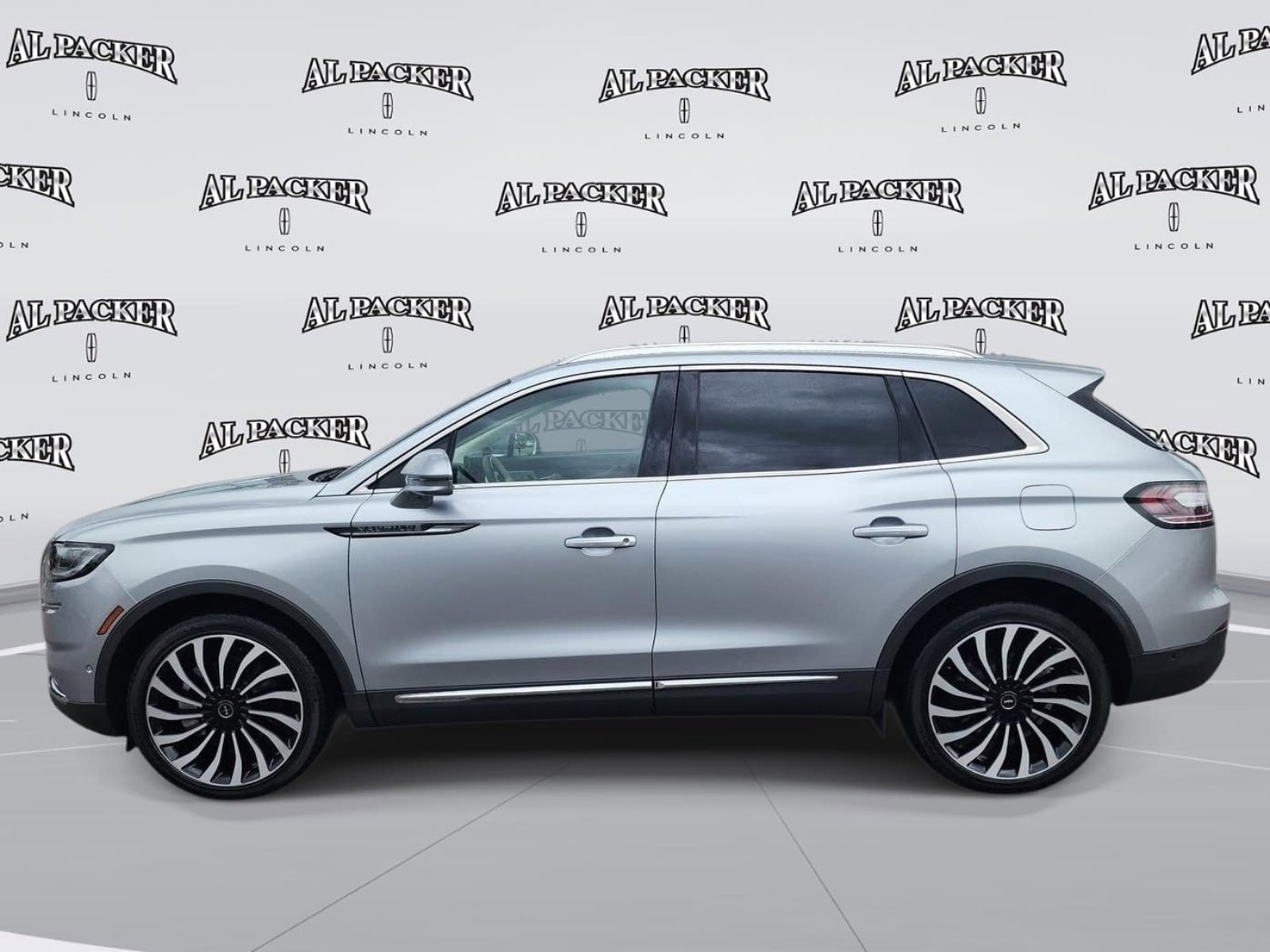 Used 2023 Lincoln Nautilus Black Label w/ Cargo Utility Package AWD/4WD image 2
