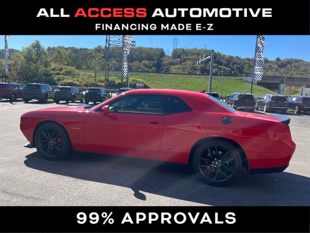 Used 2022 Dodge Challenger R/T w/ Plus Package image 3