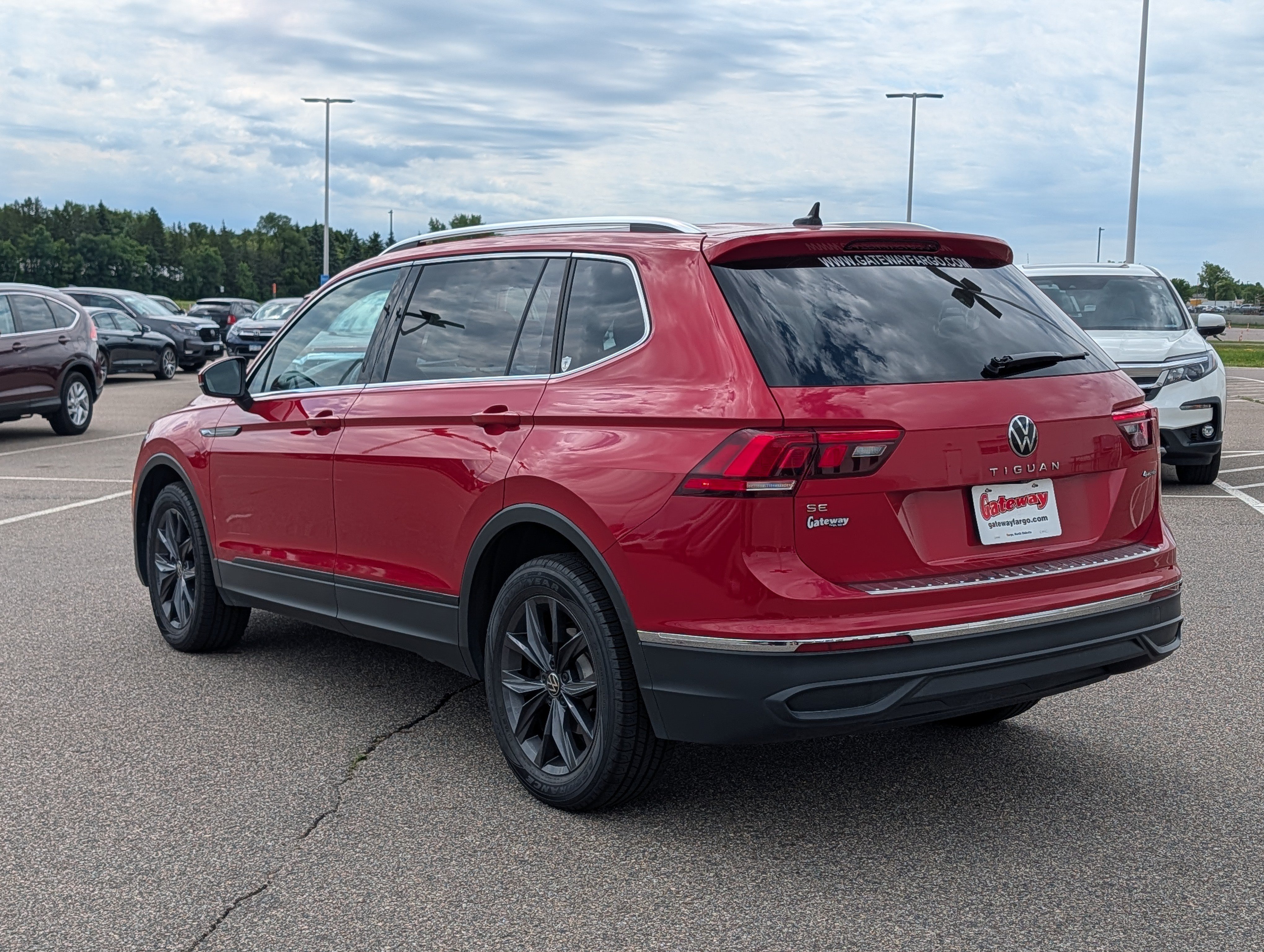 Used 2022 Volkswagen Tiguan SE AWD/4WD image 3