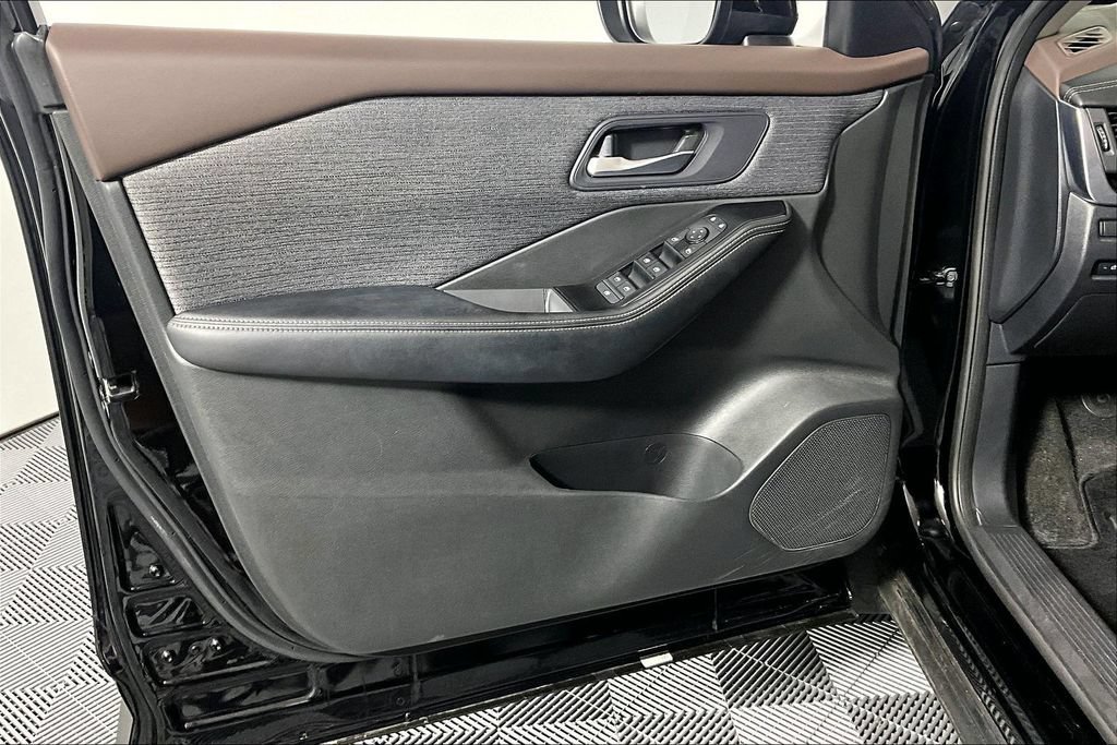 Used 2023 Nissan Rogue SV AWD/4WD image 21