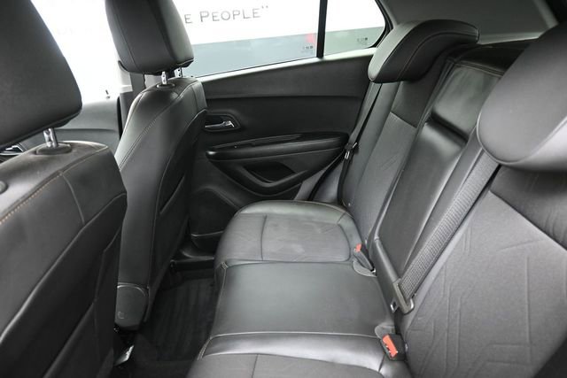 Used 2022 Chevrolet Trax LT w/ LT Convenience Package AWD/4WD image 15
