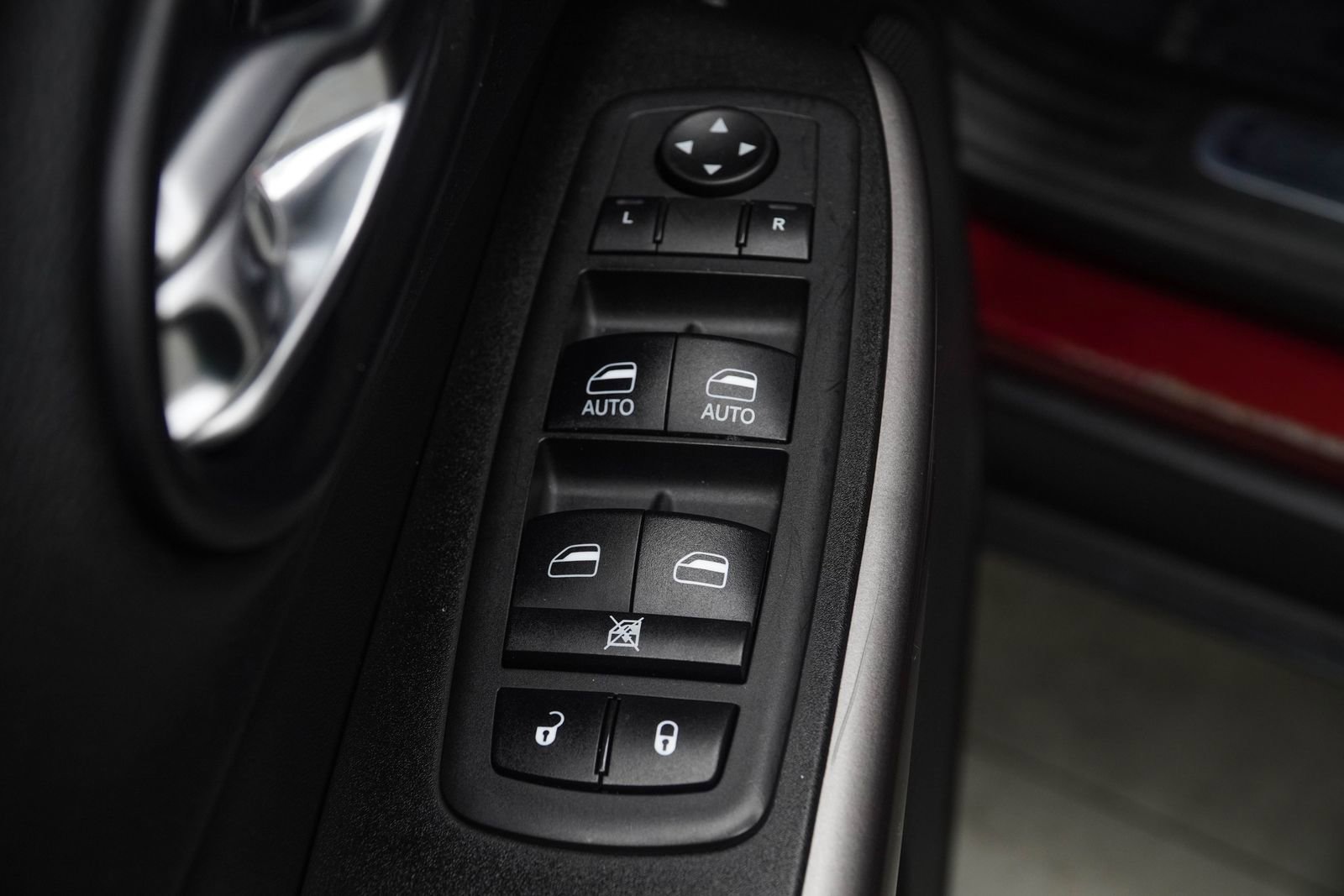 Used 2019 Jeep Cherokee Limited AWD/4WD image 36