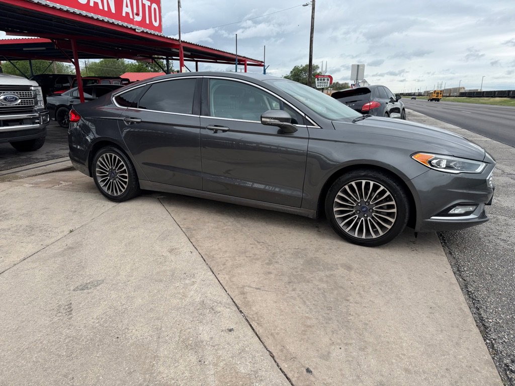Used 2017 Ford Fusion SE w/ Fusion SE Technology Package AWD/4WD image 3