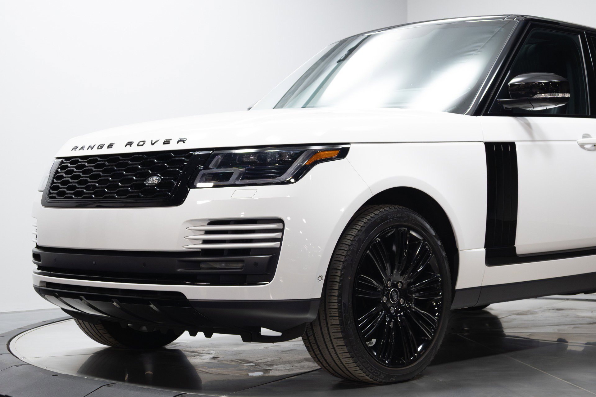 Used 2021 Land Rover Range Rover Westminster Edition image 4