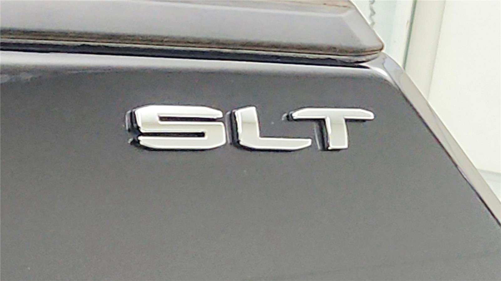 Used 2022 GMC Terrain SLT image 25