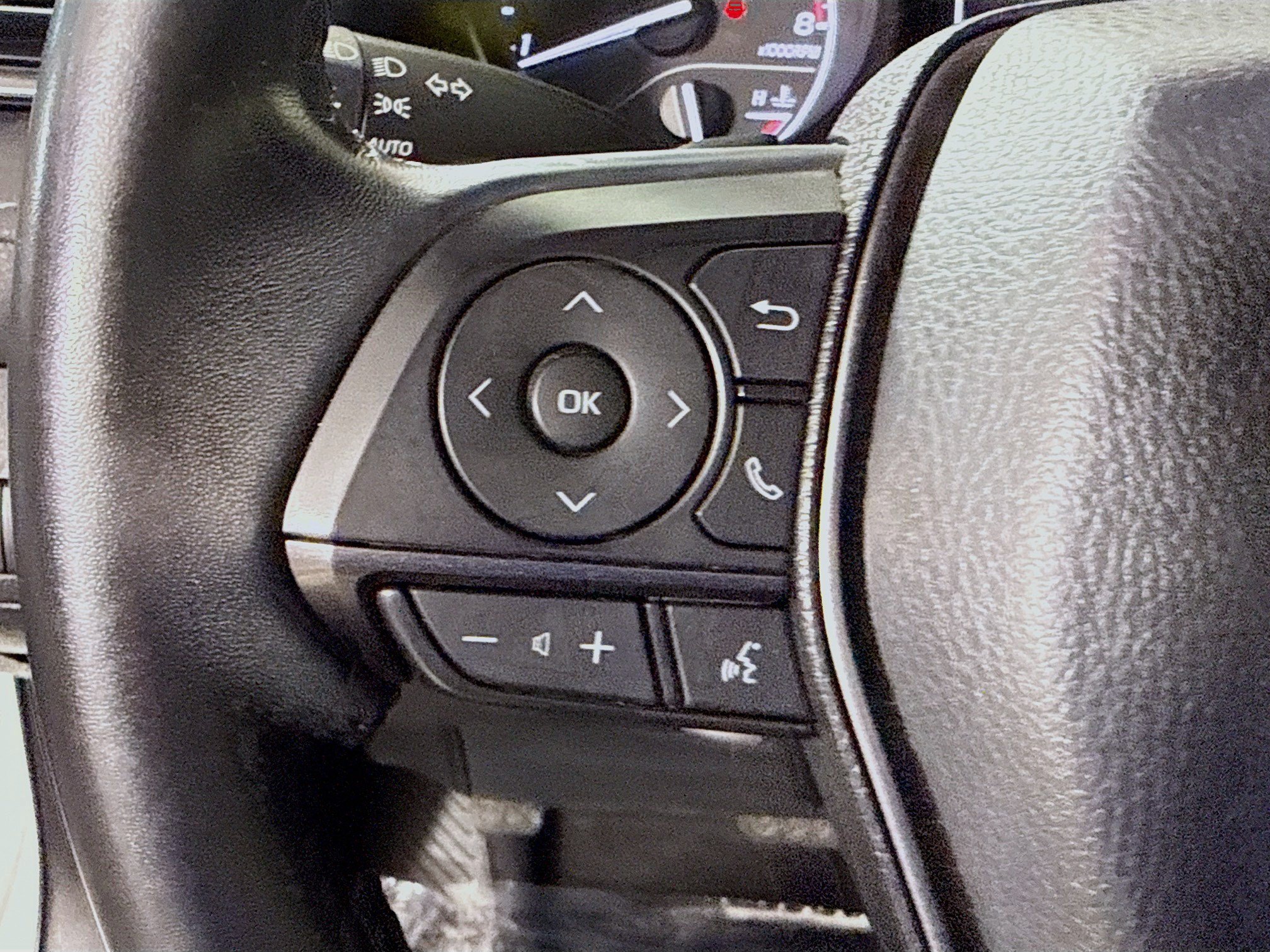 Used 2022 Toyota Camry SE w/ Convenience Package FWD image 14