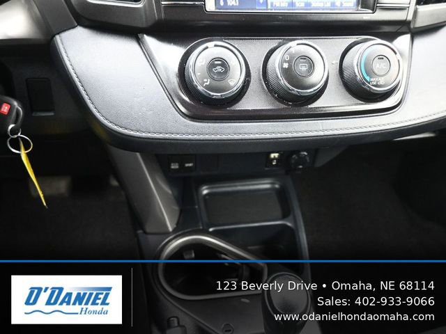 Used 2018 Toyota RAV4 LE w/ All Weather Liner Package AWD/4WD image 31