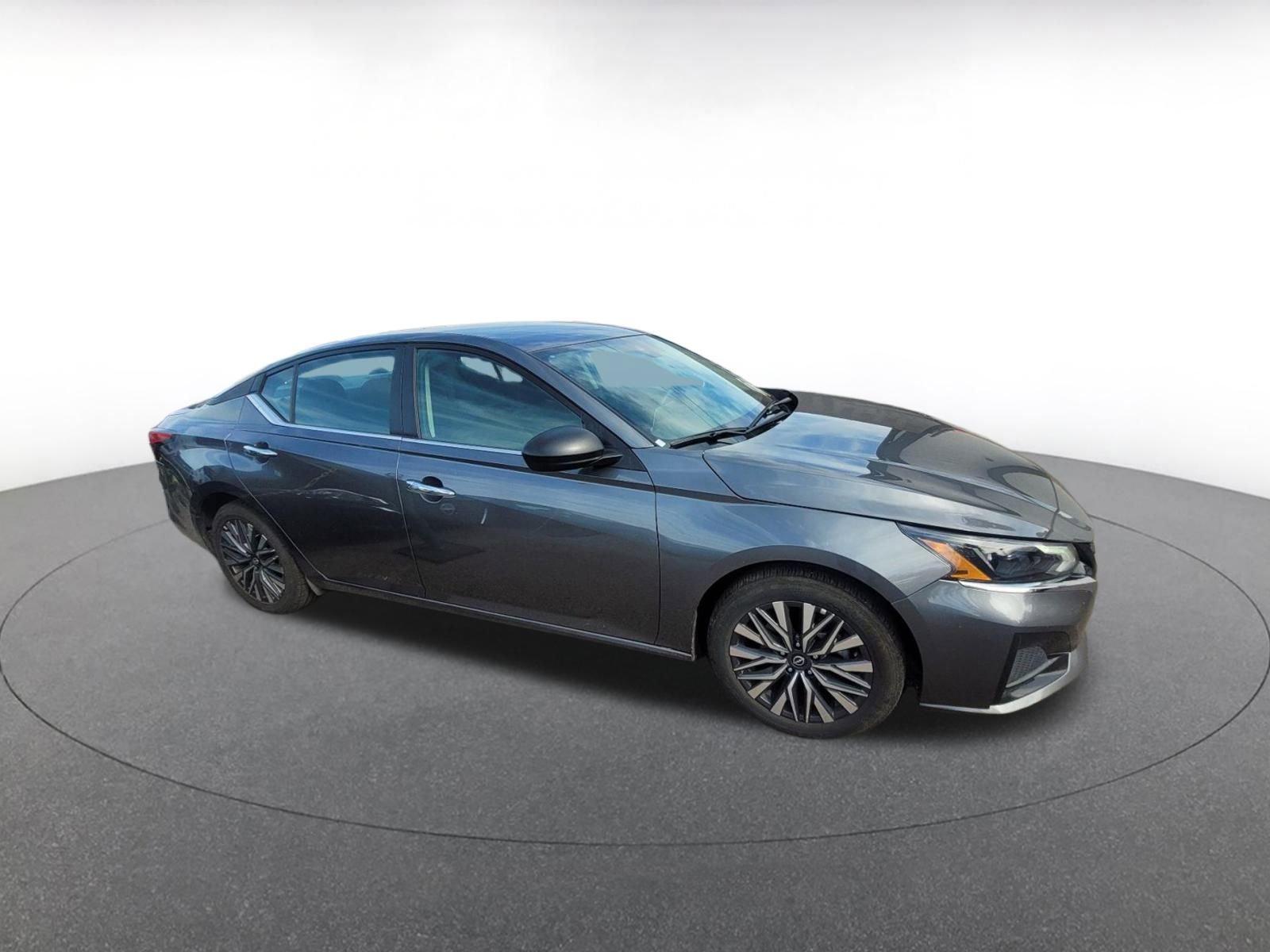 Used 2025 Nissan Altima 2.5 SV image 1