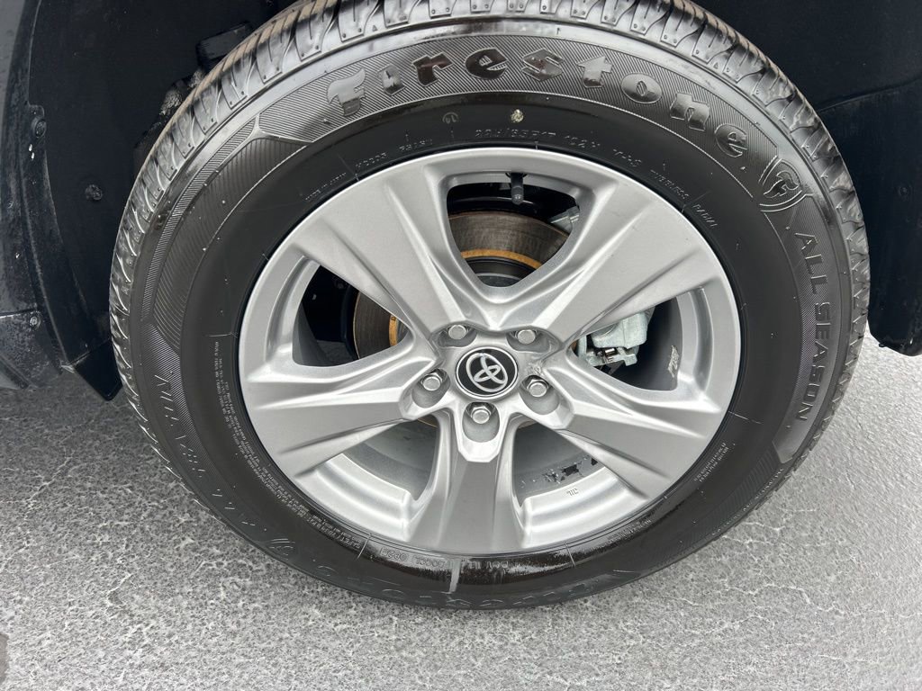 Used 2023 Toyota RAV4 XLE w/ Convenience Package image 25