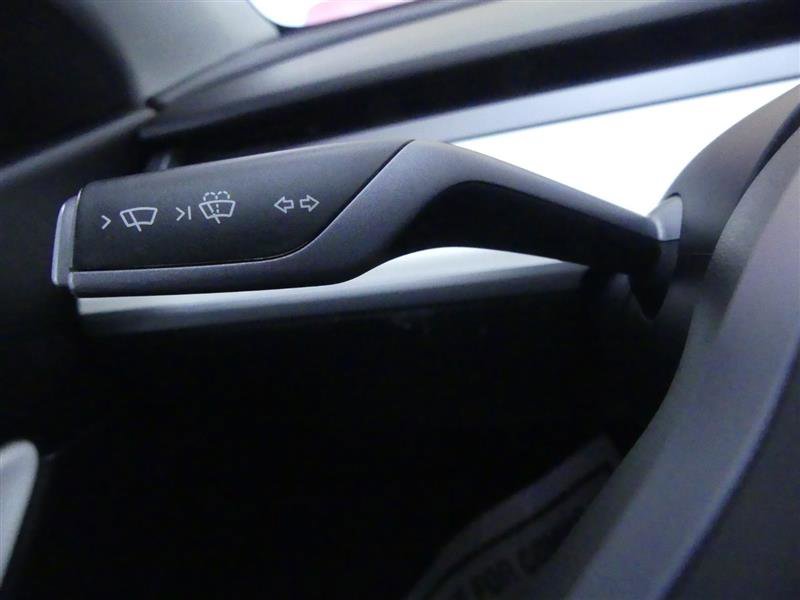 Used 2021 Tesla Model Y Long Range image 19