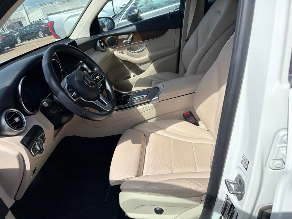 Used 2022 Mercedes-Benz GLC 300 w/ Premium Package Lite image 2