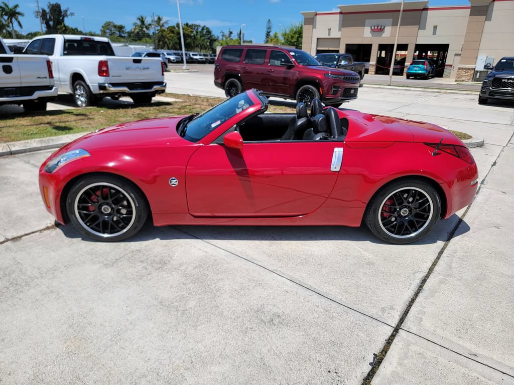 Used 2005 Nissan 350Z Touring RWD image 11