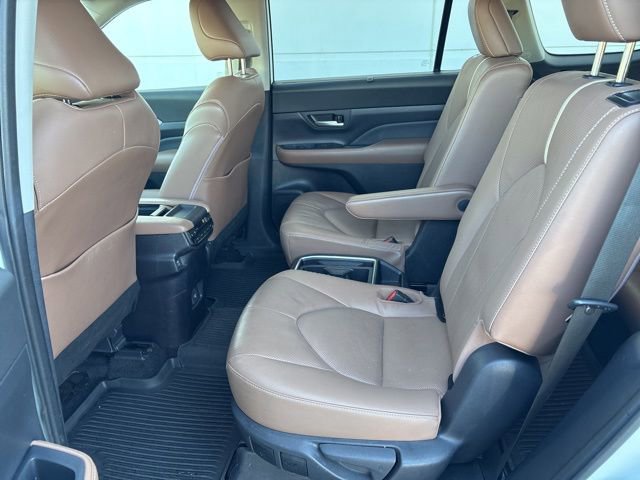 Used 2025 Toyota Grand Highlander AWD image 31
