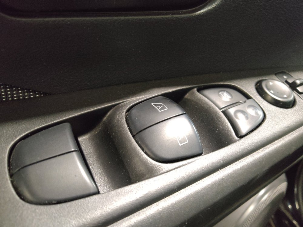 Used 2020 Nissan Kicks S FWD image 27