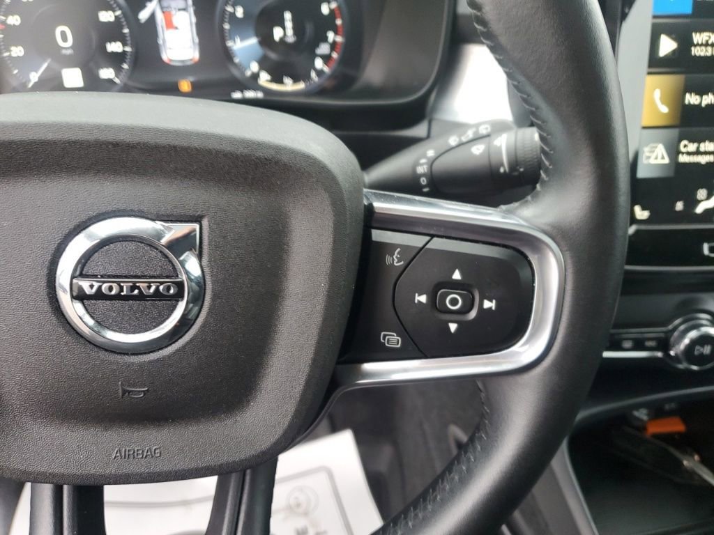 Used 2021 Volvo XC40 T5 Momentum w/ Climate Package image 19