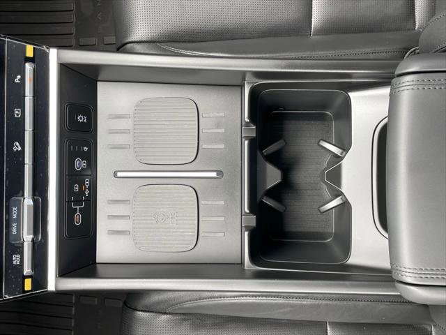Used 2025 Hyundai Santa Fe Limited image 33