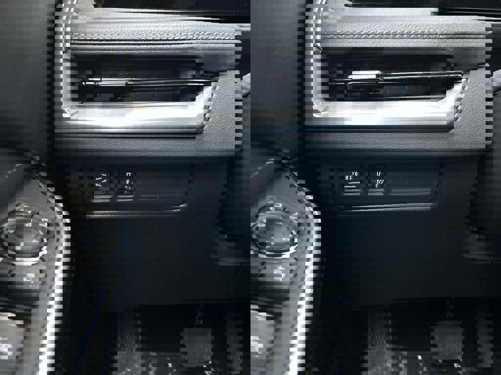 Used 2024 Cadillac XT4 Premium Luxury image 27