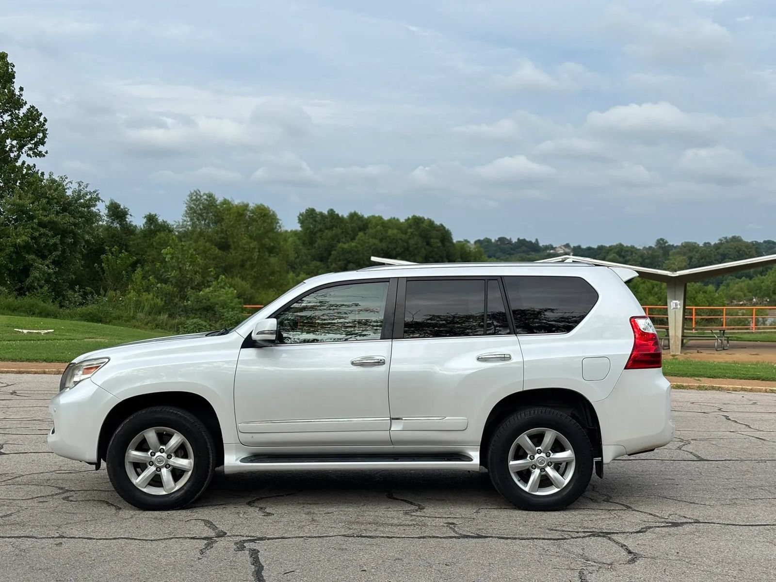 Used 2013 Lexus GX 460 w/ Comfort Plus Pkg AWD/4WD image 2