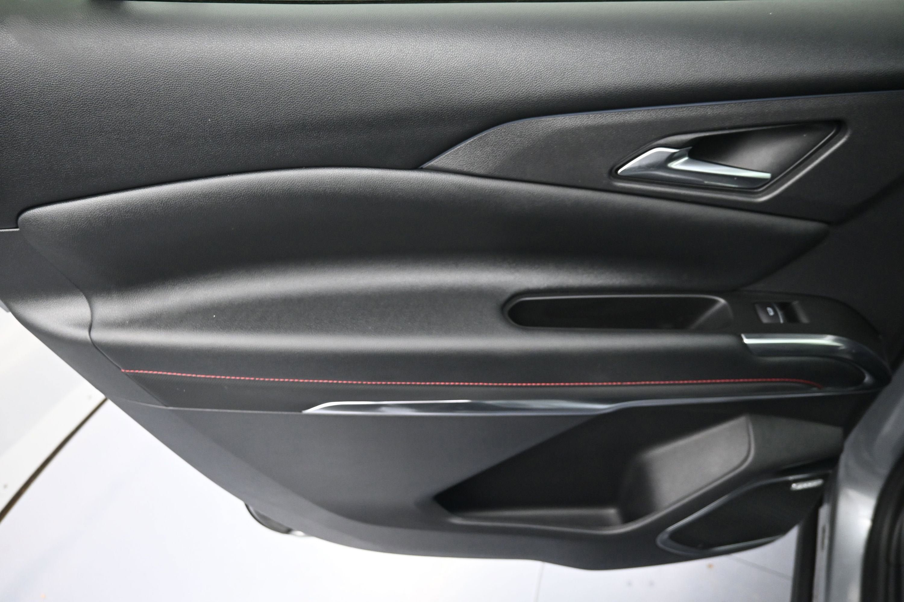 Used 2024 Chevrolet Traverse RS FWD image 27