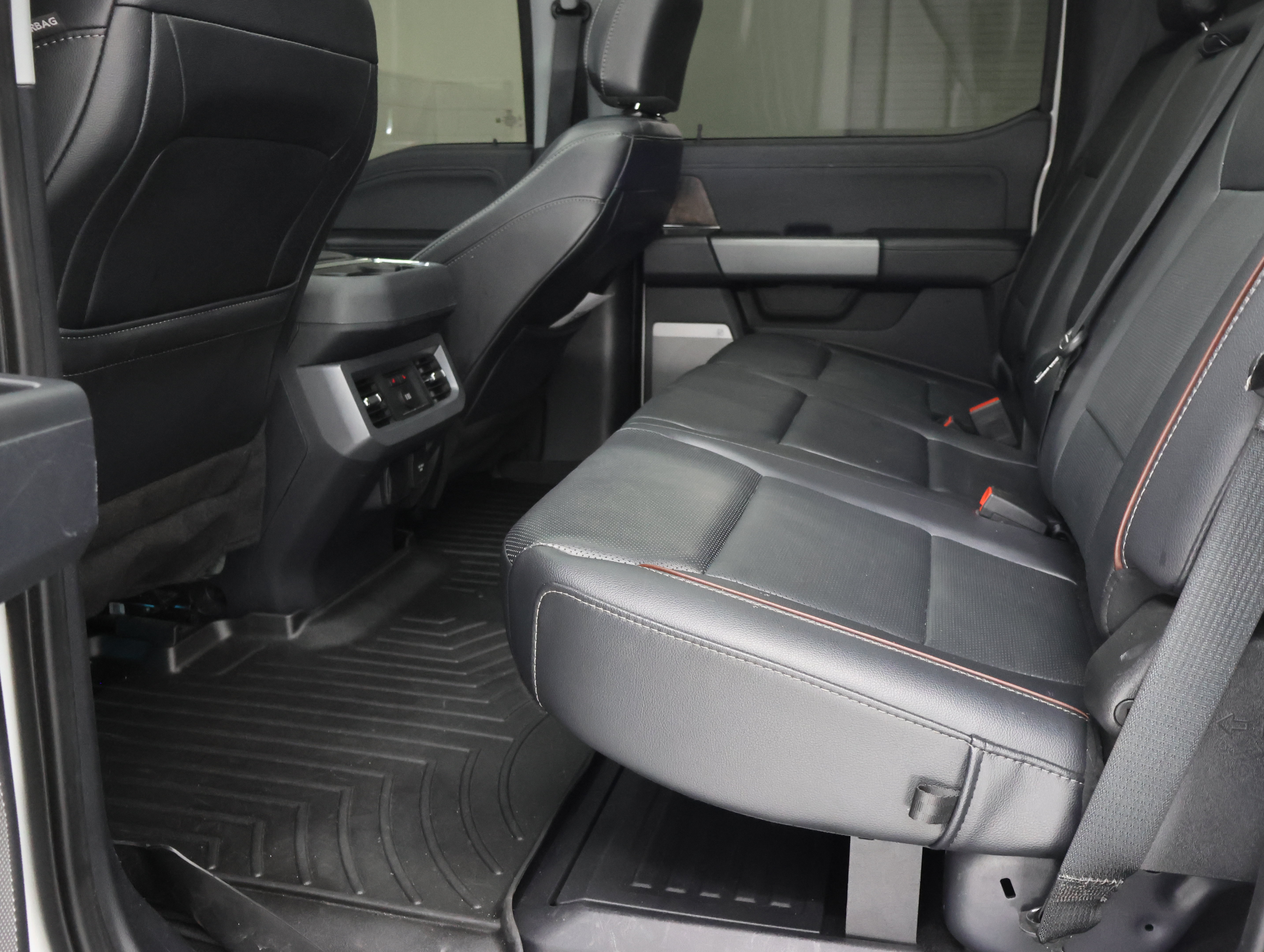 Used 2024 Ford F350 Lariat w/ Lariat Ultimate Package AWD/4WD image 39