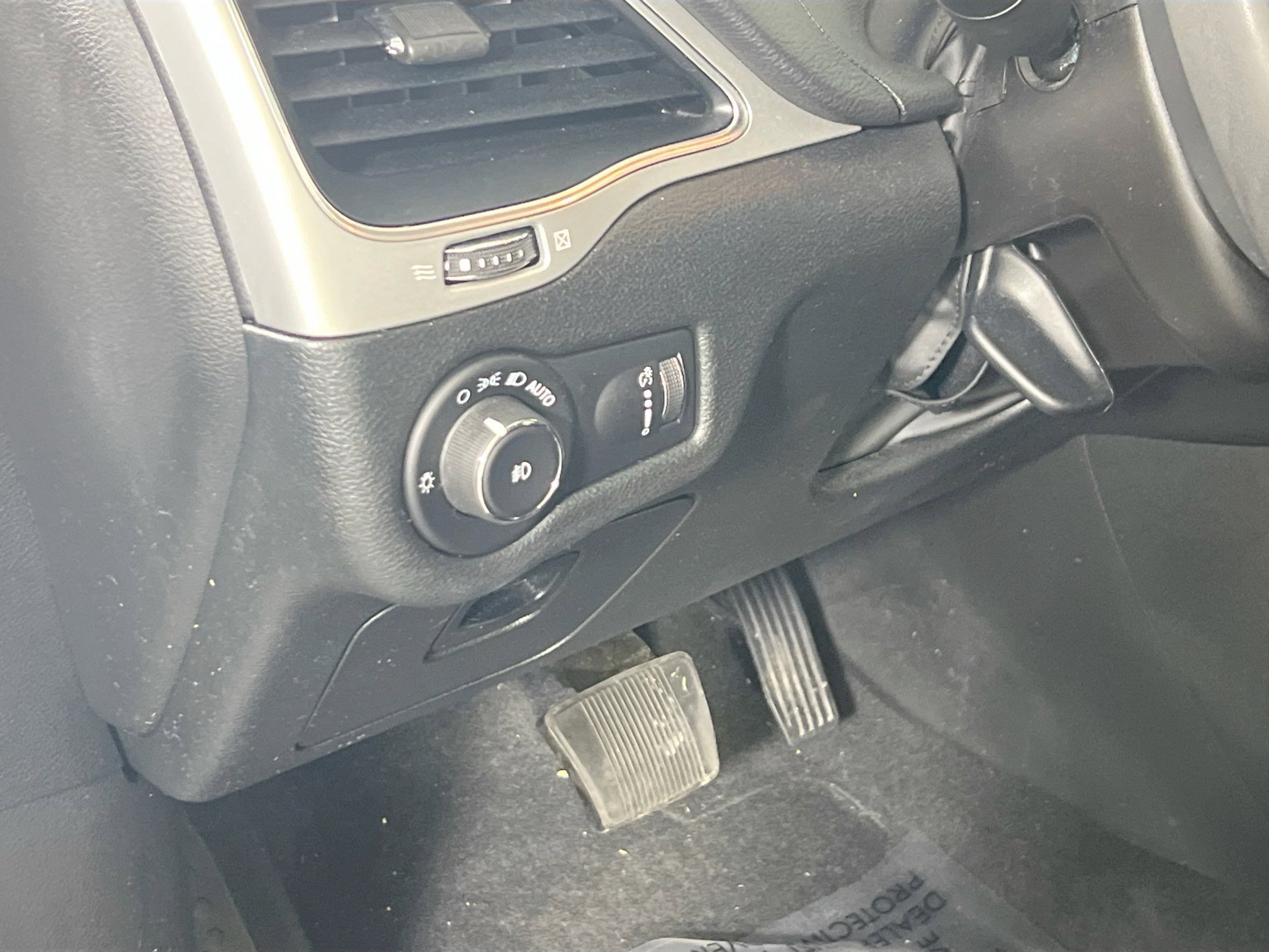 Used 2022 Jeep Cherokee Latitude image 10