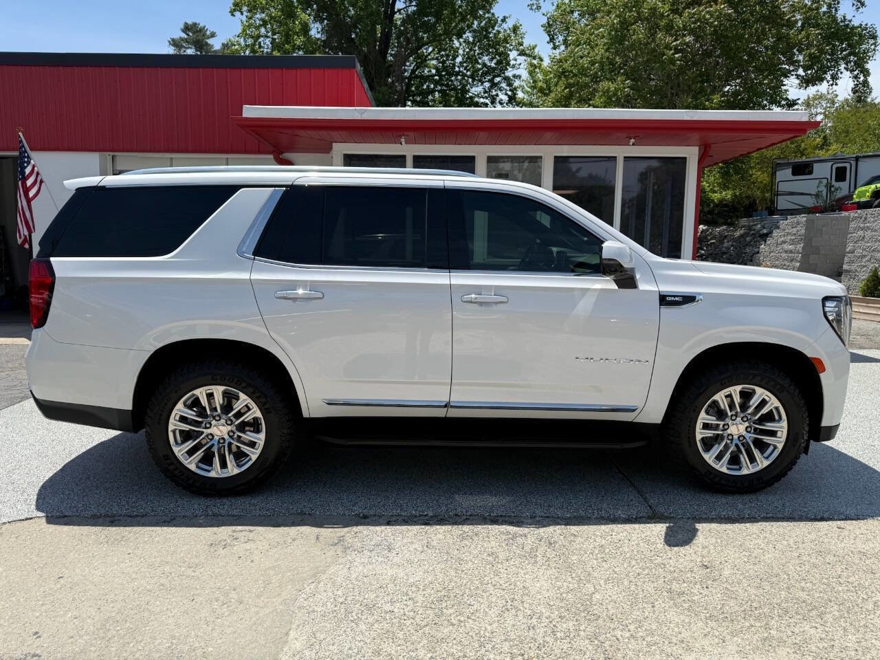 Used 2021 GMC Yukon SLT w/ SLT Luxury Plus Package AWD/4WD image 14