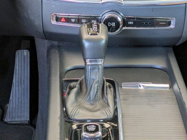Used 2019 Volvo XC60 T5 Momentum w/ Multimedia Package image 17
