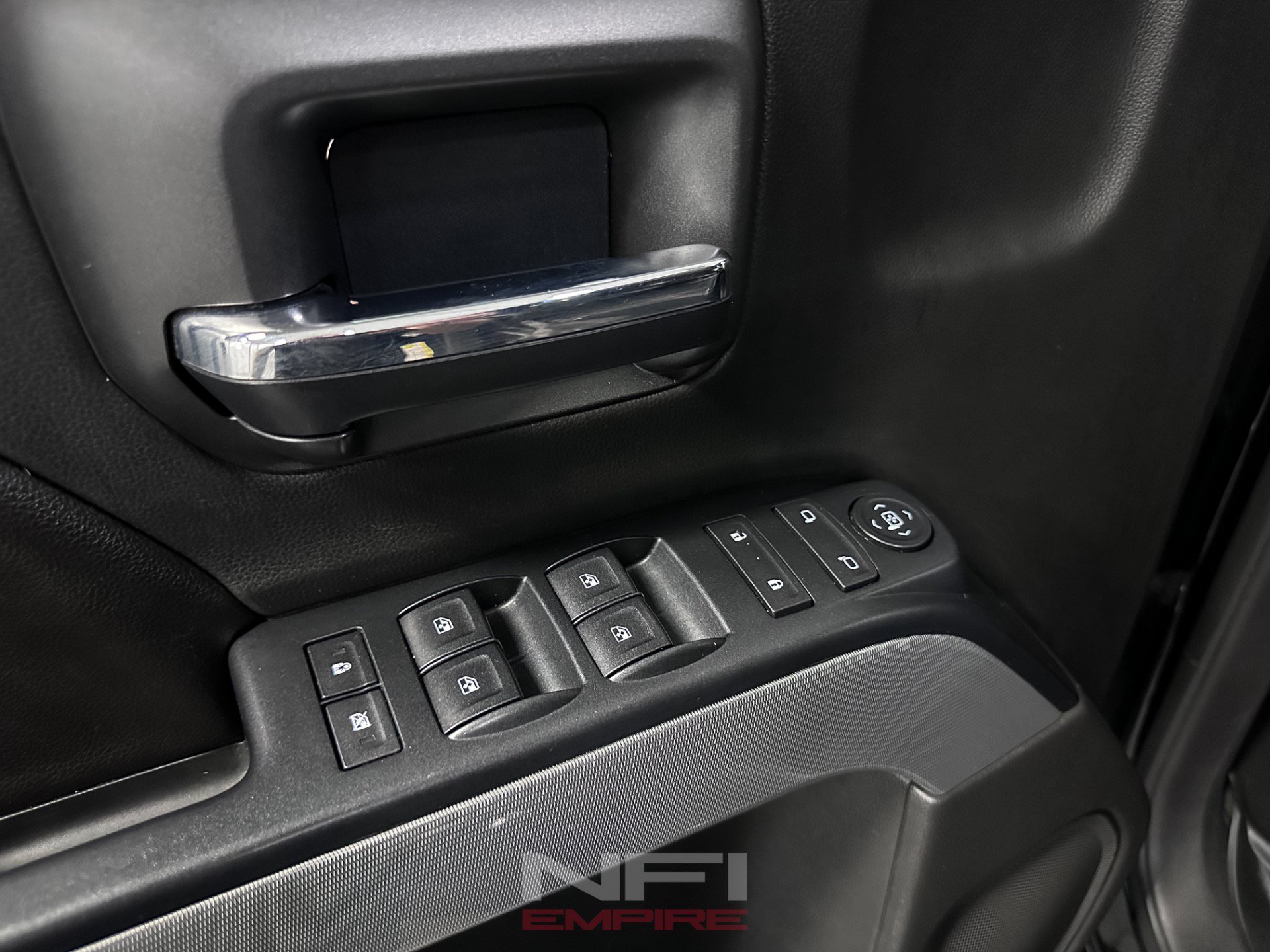 Used 2017 Chevrolet Silverado 1500 LT w/ All Star Edition AWD/4WD image 32