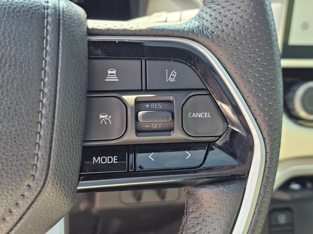 Used 2023 Toyota Sequoia Platinum AWD/4WD image 37