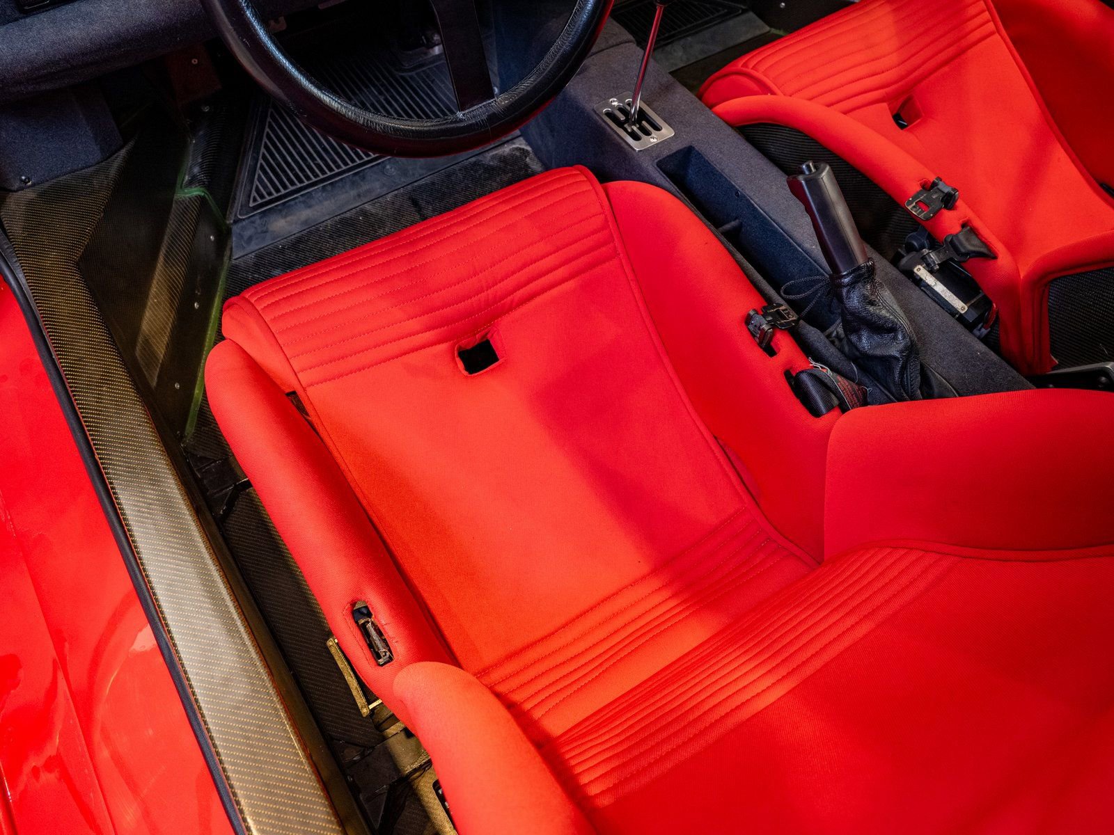 Used 1990 Ferrari F40 RWD image 12