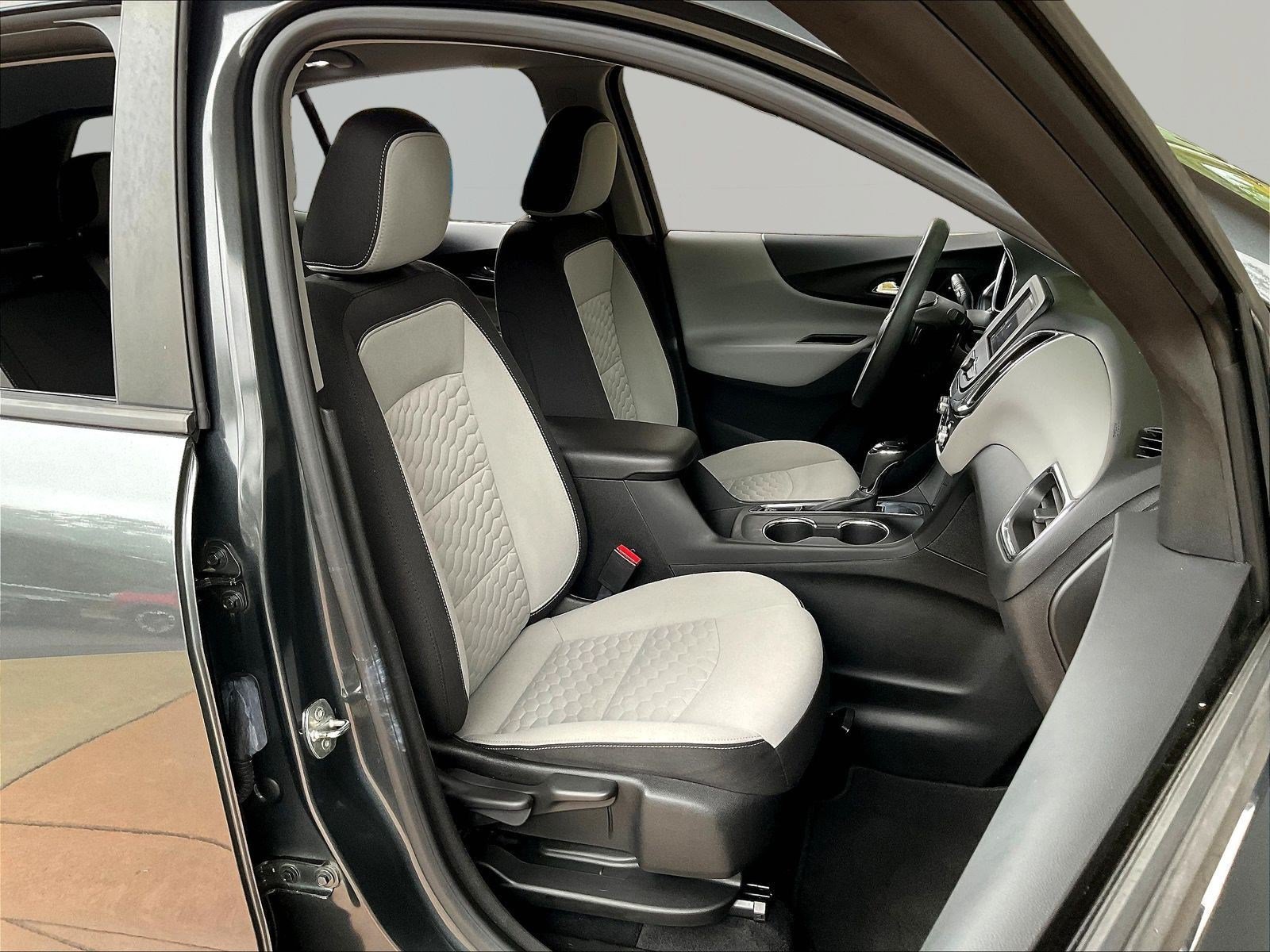 Used 2021 Chevrolet Equinox LS w/ LPO, Blackout Package FWD image 28