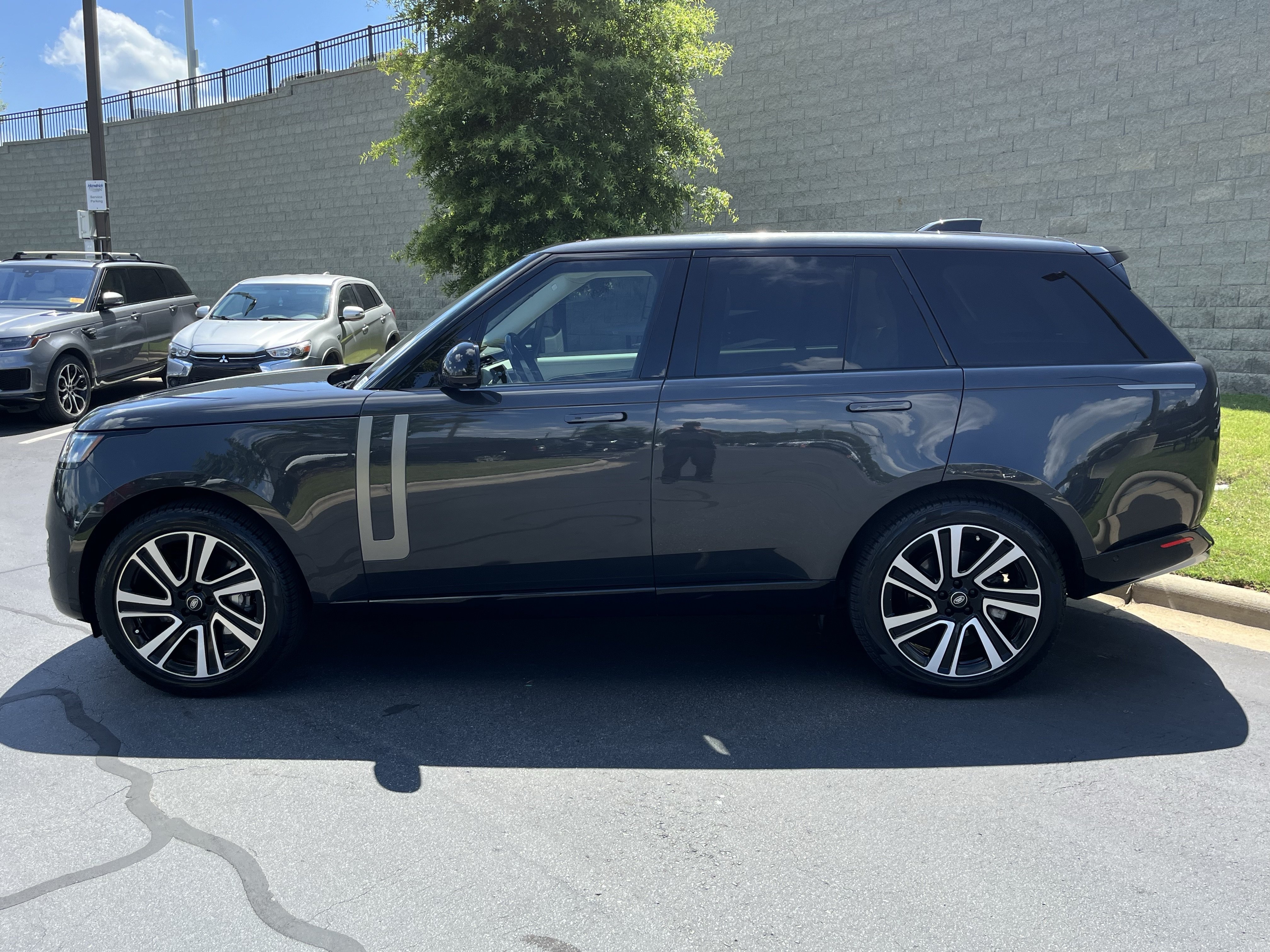 Used 2023 Land Rover Range Rover SE AWD/4WD image 4