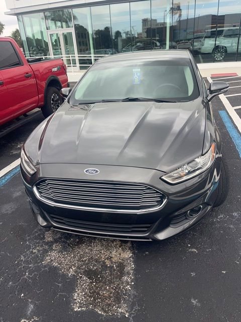 Used 2016 Ford Fusion SE FWD image 2