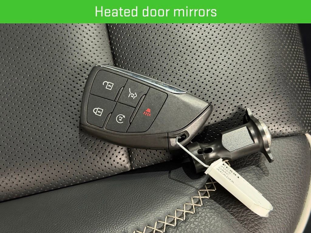 Certified 2025 GMC Acadia Denali w/ Super Cruise Package AWD/4WD image 31