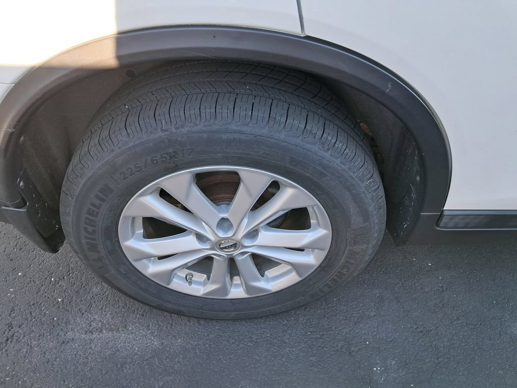 Used 2014 Nissan Rogue SV w/ SV Premium Package AWD/4WD image 9