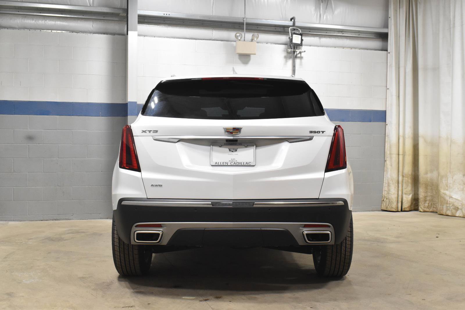 New 2026 Cadillac XT5 Premium Luxury w/ LPO, Floor Liner Package AWD/4WD image 15