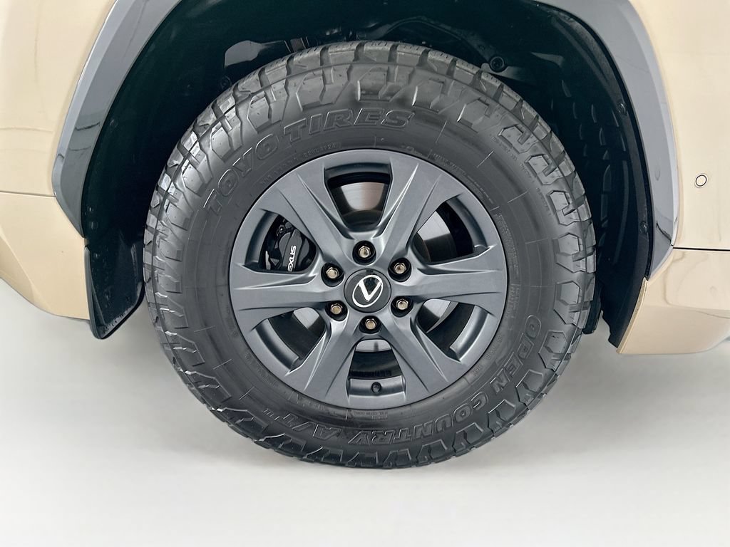 Used 2025 Lexus LX 700h Overtrail AWD/4WD image 30