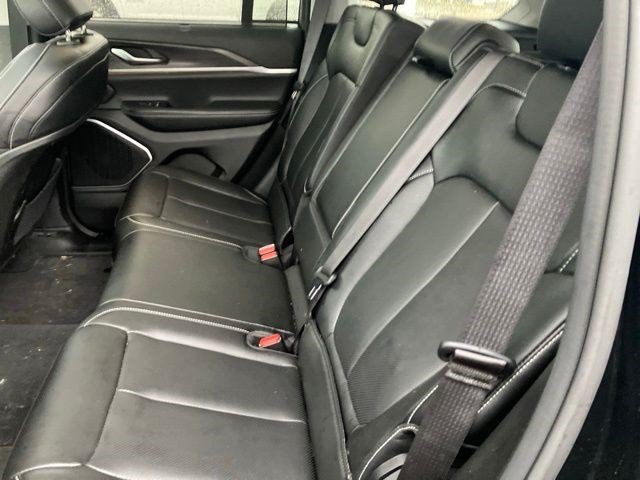 Used 2023 Jeep Grand Cherokee Limited w/ Luxury Tech Group II AWD/4WD image 18
