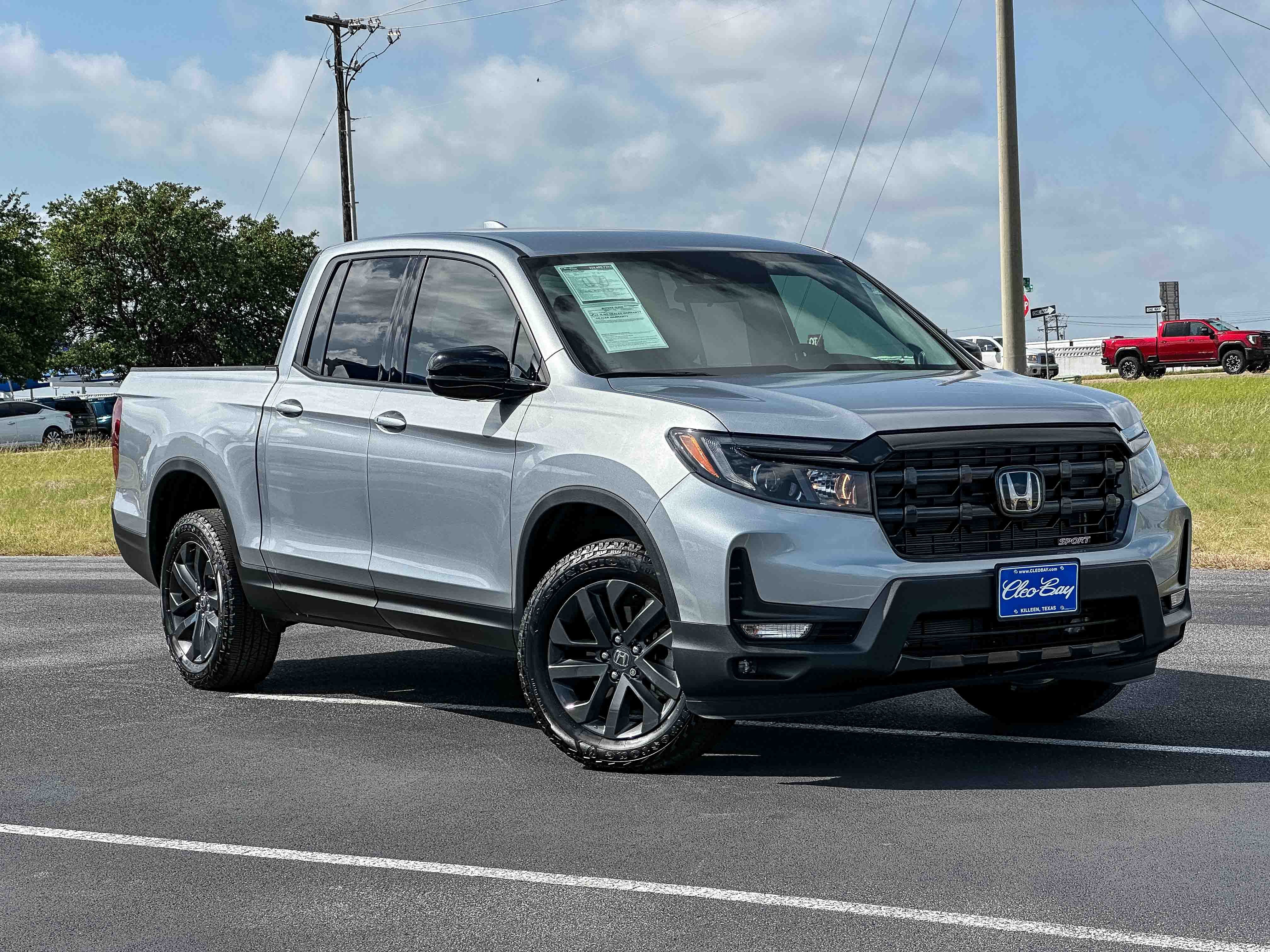 Used 2025 Honda Ridgeline Sport image 2