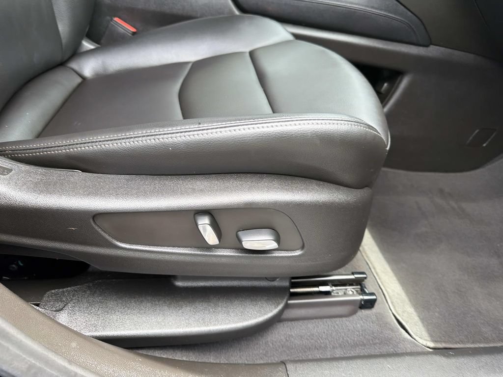 Used 2022 Cadillac XT6 Luxury FWD image 13