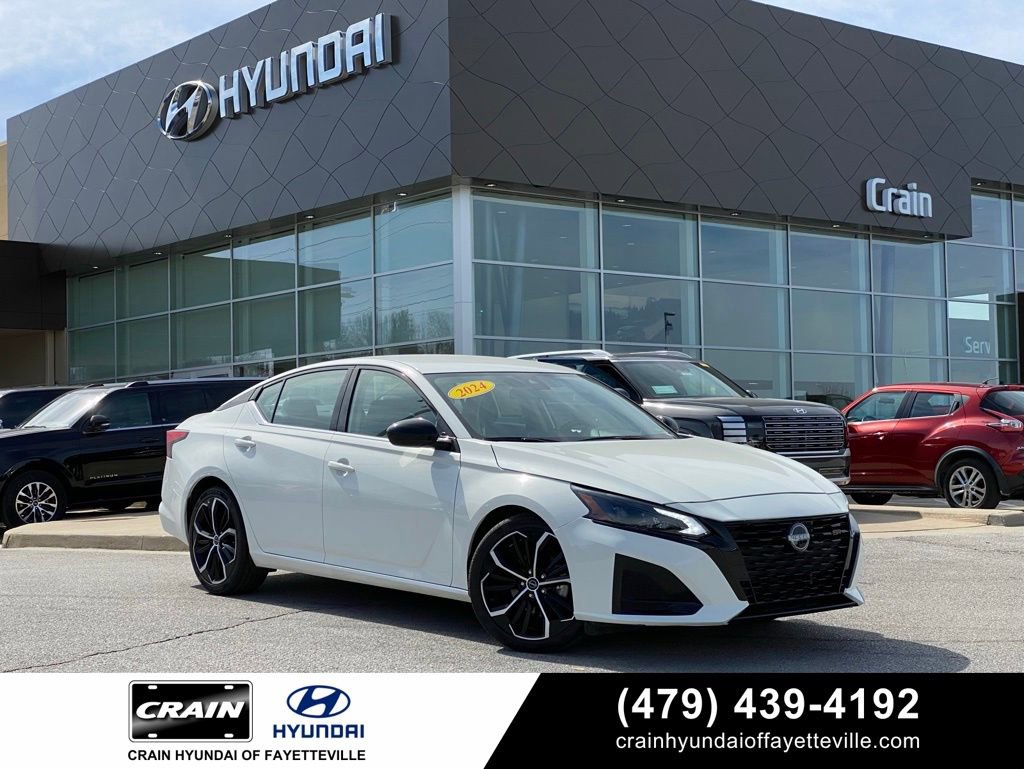 Used 2024 Nissan Altima 2.5 SR image 1