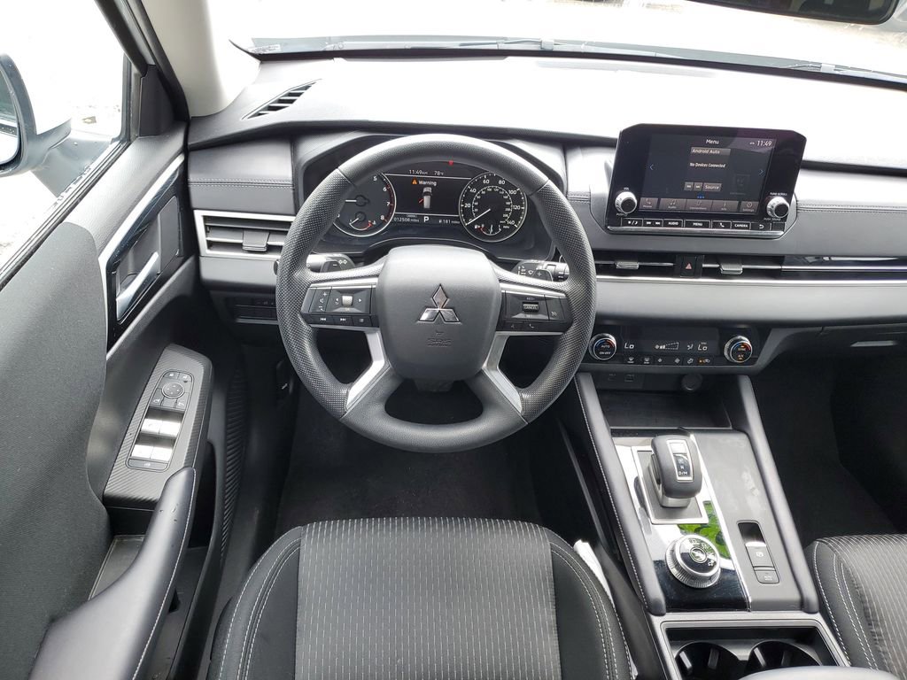 Used 2023 Mitsubishi Outlander ES FWD image 12