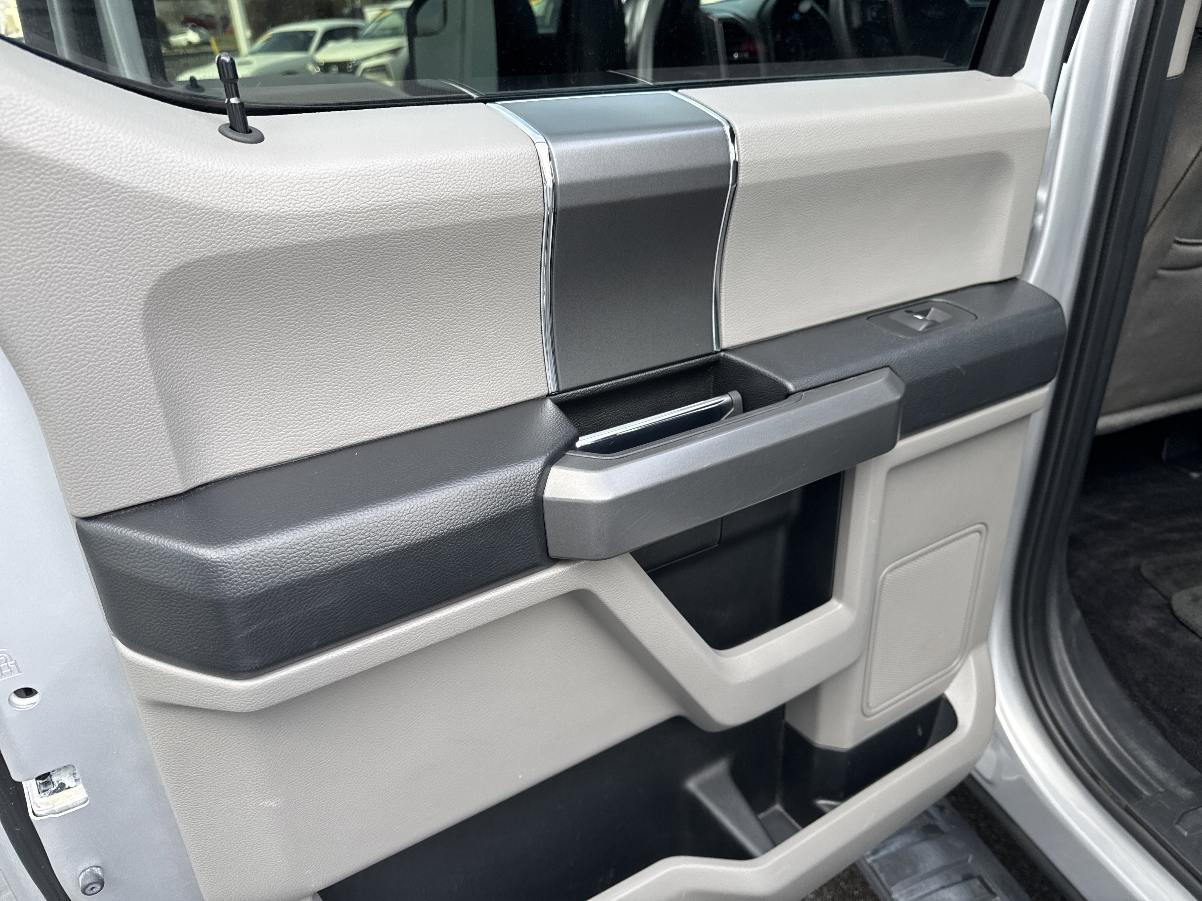 Used 2017 Ford F150 XLT w/ XTR Package image 23