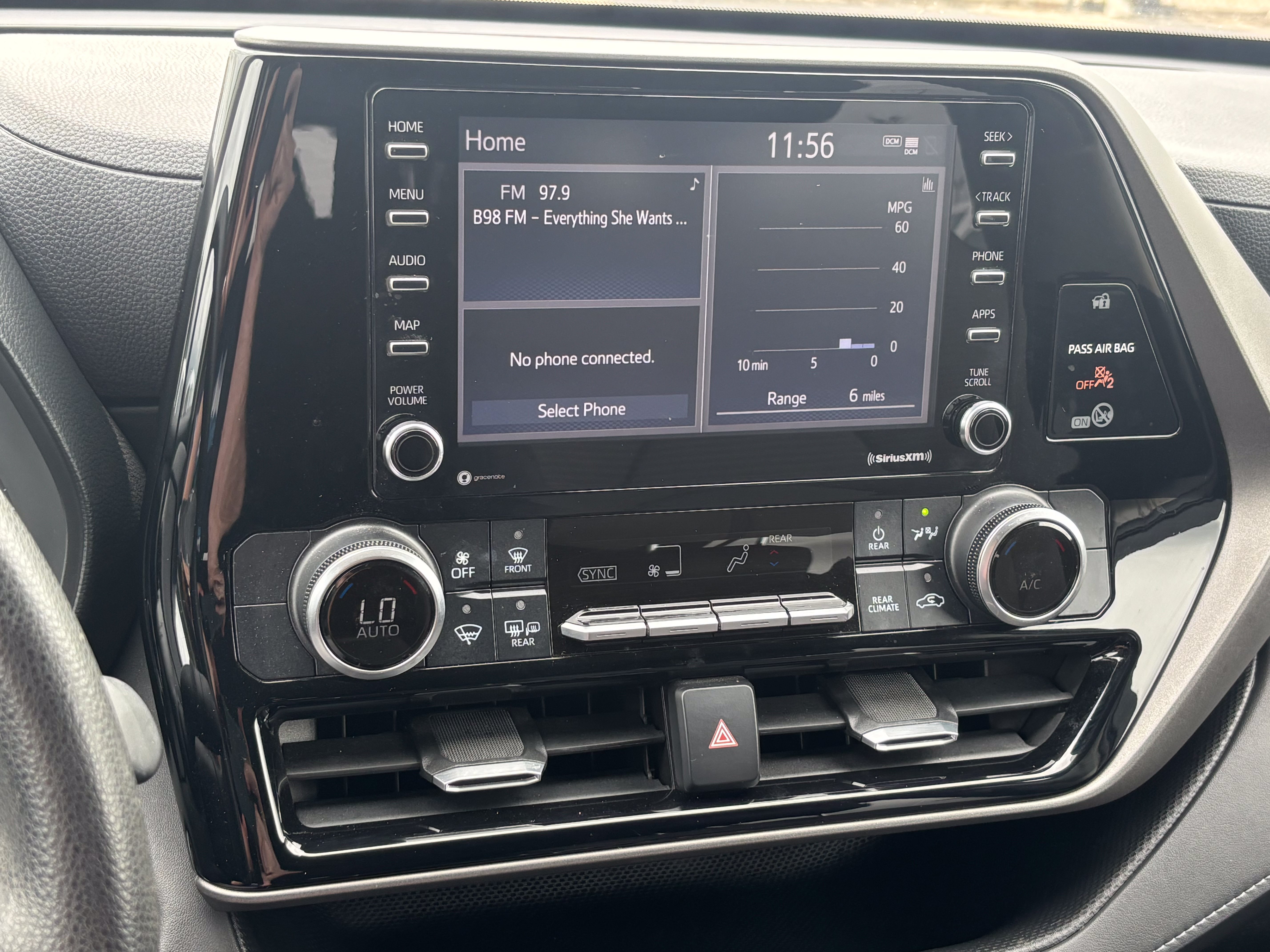 Used 2020 Toyota Highlander L FWD image 10